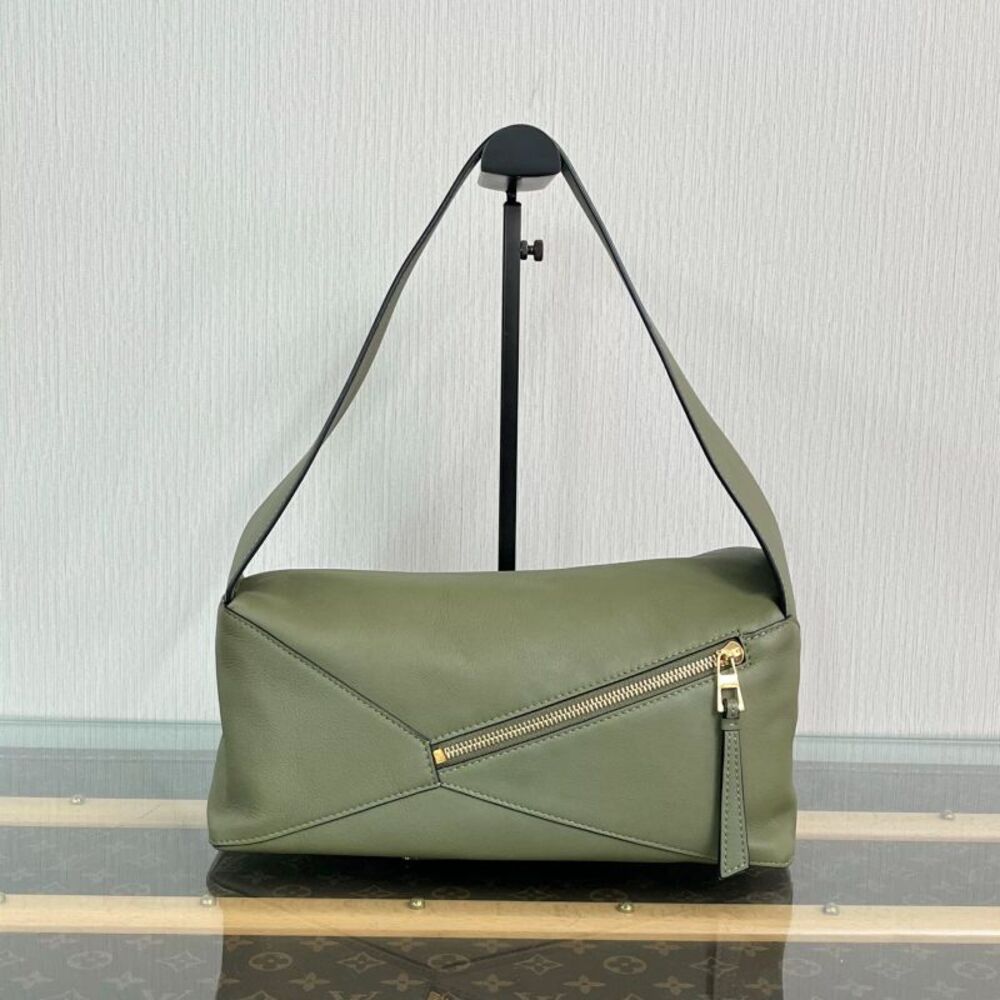 Loewe Women Pre-Loved Bag Very Good Condition
